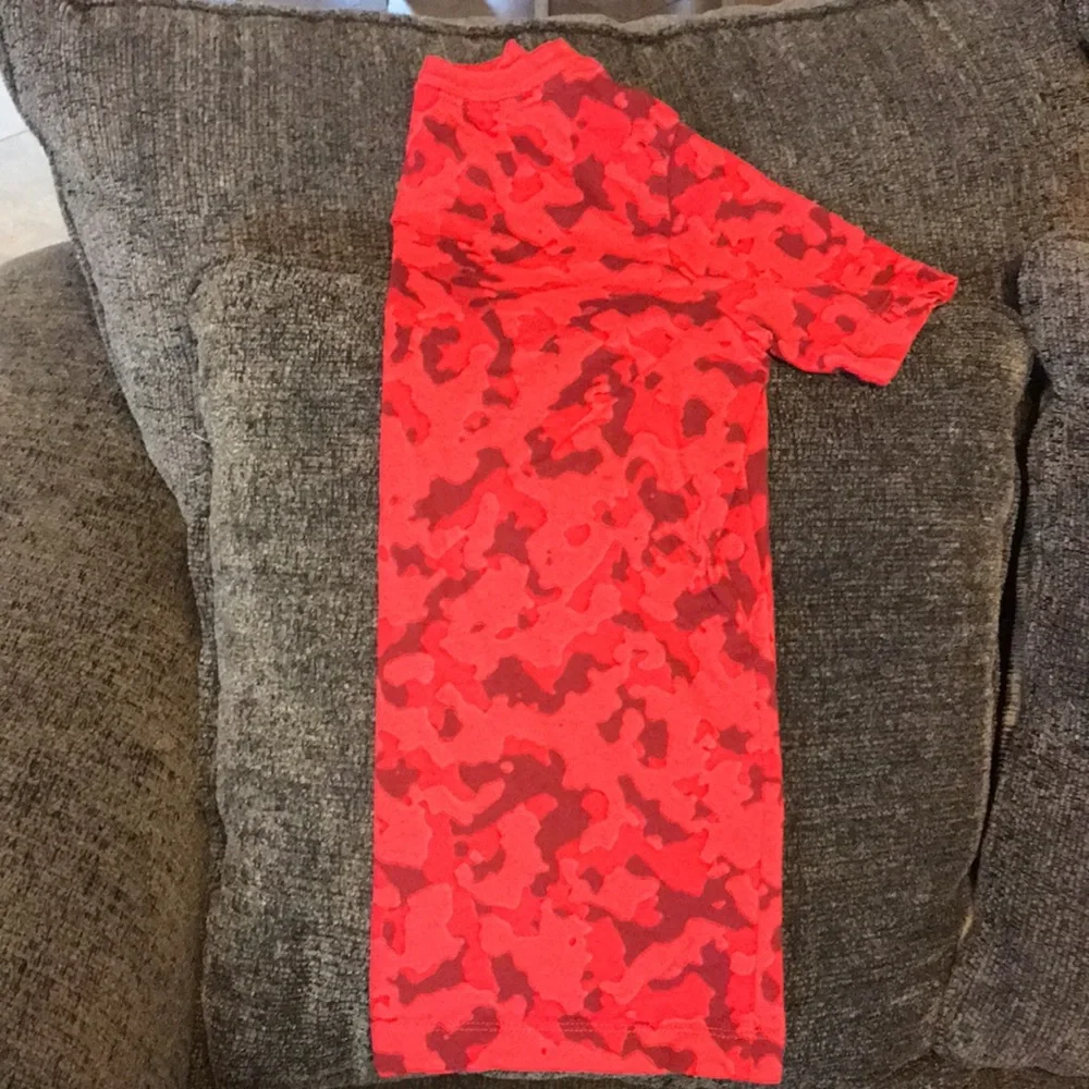 NIKE TEE (Boys) Size Lg - Picture 3 of 4